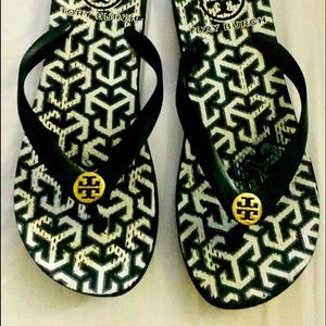 Auth Tory Burch Gold Emblem Flip Flops w/ Black & white Patterned soles!